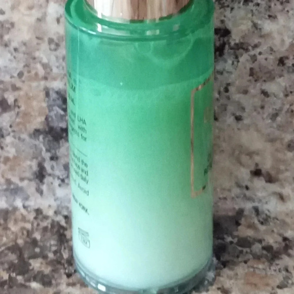 Byroe celery AHA + LHA resurfacing brightening facial serum 30 ml - Picture 3 of 3